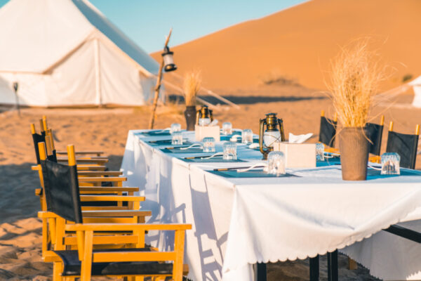 Cena romantica tra le dune del deserto